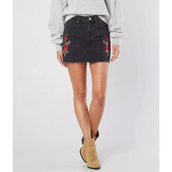 Womens Kendall + Kylie Floral Embroidered Raw Hem Denim Jean Skirt - Sz 26 ( S ) - Picture 1 of 5